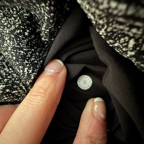 EUC- Lululemon On the Fly Pants - Picture 5 of 7